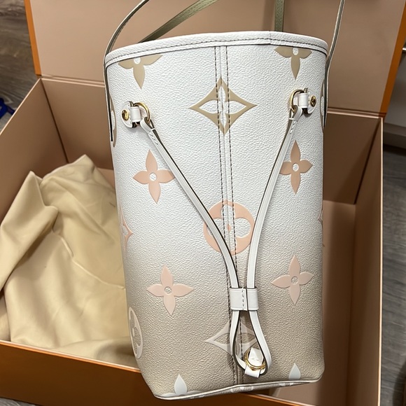 Louis Vuitton - Picture 4 of 7